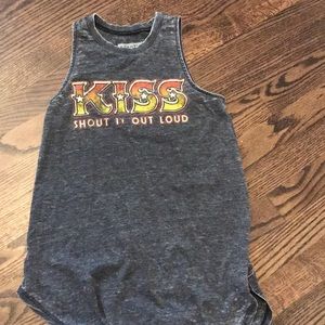 Kiss graphic tank top.